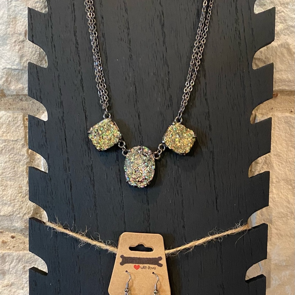 Retired Premier Designs 9” adjustable 3 stone necklace with matching earrings